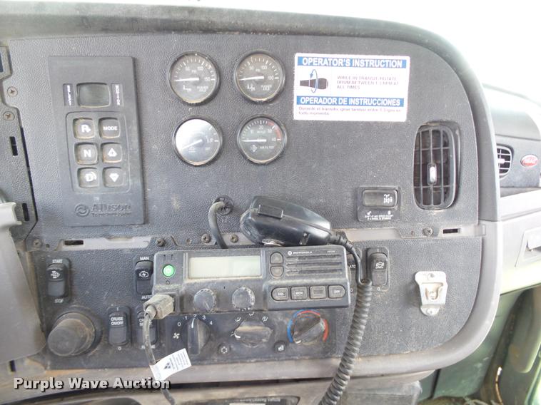 image for item DB4077 2015 Peterbilt 365 ready mix truck