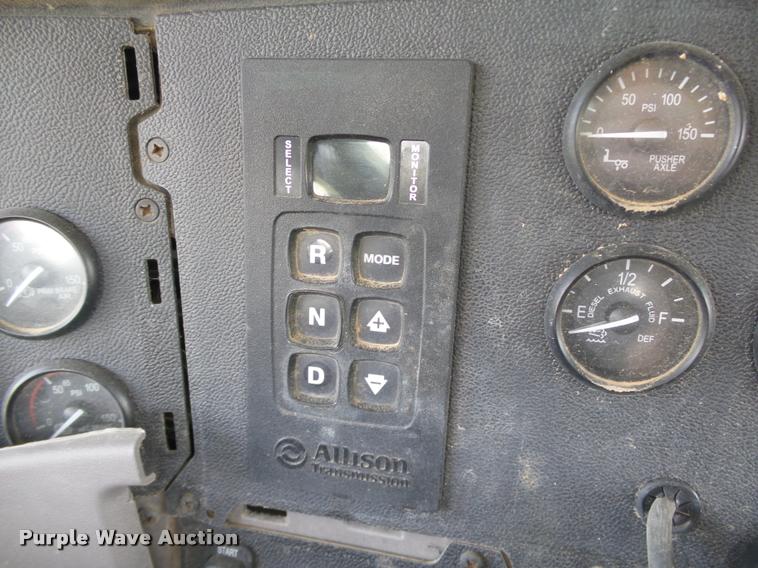 image for item DB4077 2015 Peterbilt 365 ready mix truck