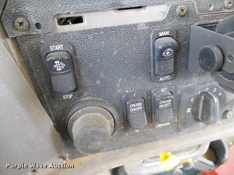 image for item DB4077 2015 Peterbilt 365 ready mix truck