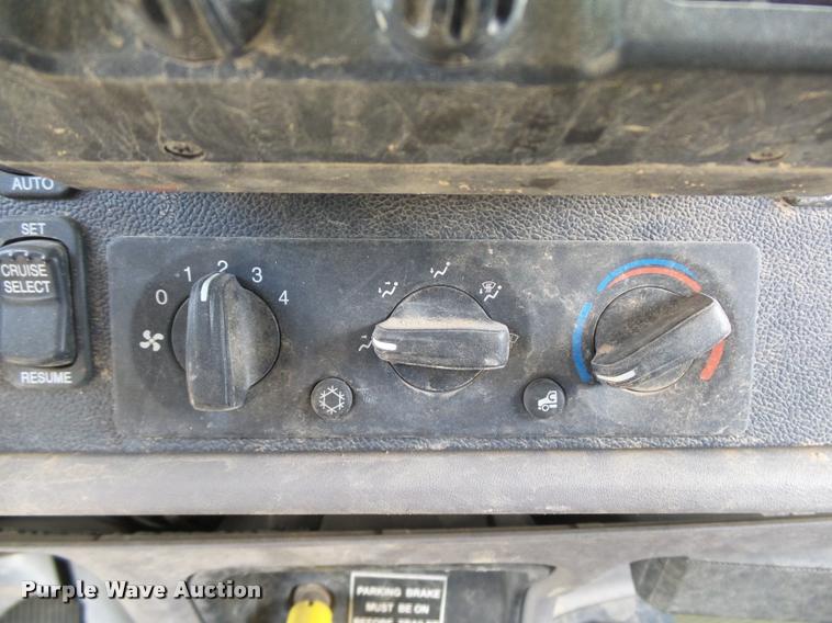 image for item DB4077 2015 Peterbilt 365 ready mix truck