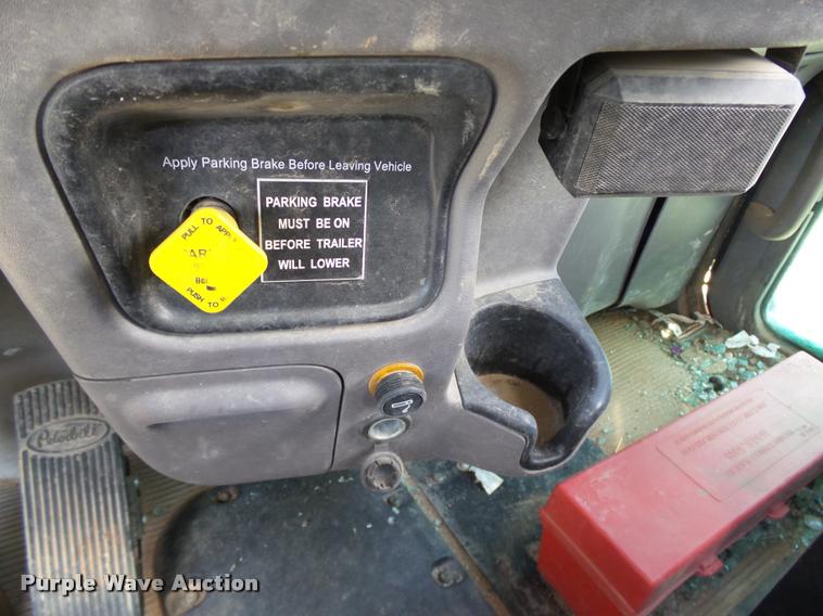 image for item DB4077 2015 Peterbilt 365 ready mix truck