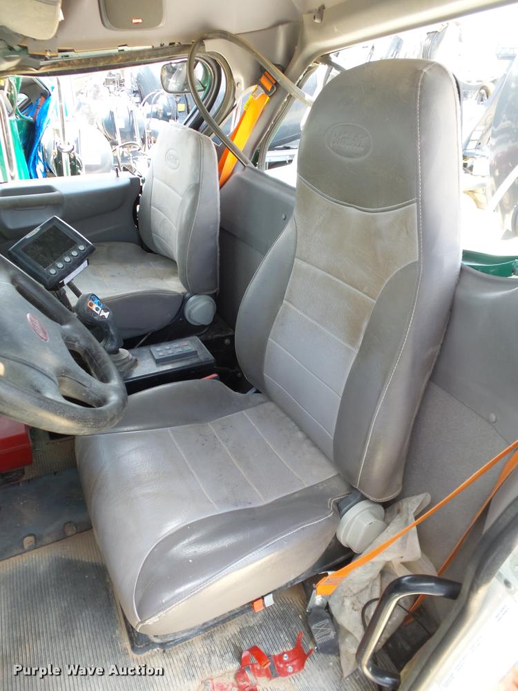 image for item DB4077 2015 Peterbilt 365 ready mix truck