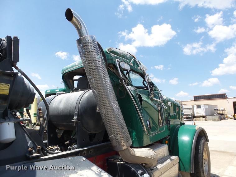 image for item DB4077 2015 Peterbilt 365 ready mix truck