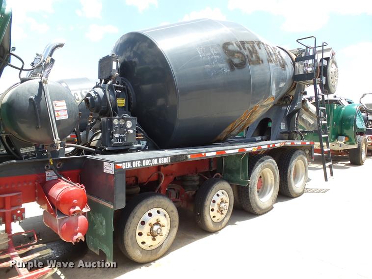 image for item DB4077 2015 Peterbilt 365 ready mix truck