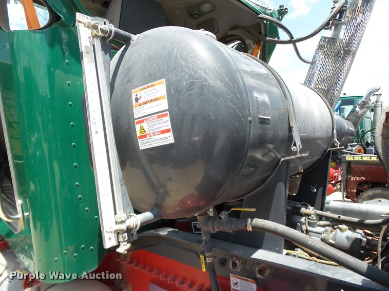 image for item DB4077 2015 Peterbilt 365 ready mix truck