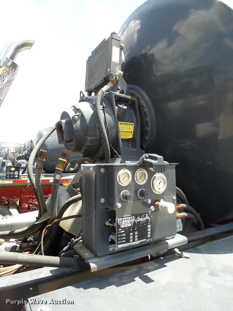 image for item DB4077 2015 Peterbilt 365 ready mix truck