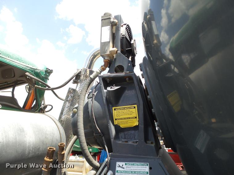 image for item DB4077 2015 Peterbilt 365 ready mix truck