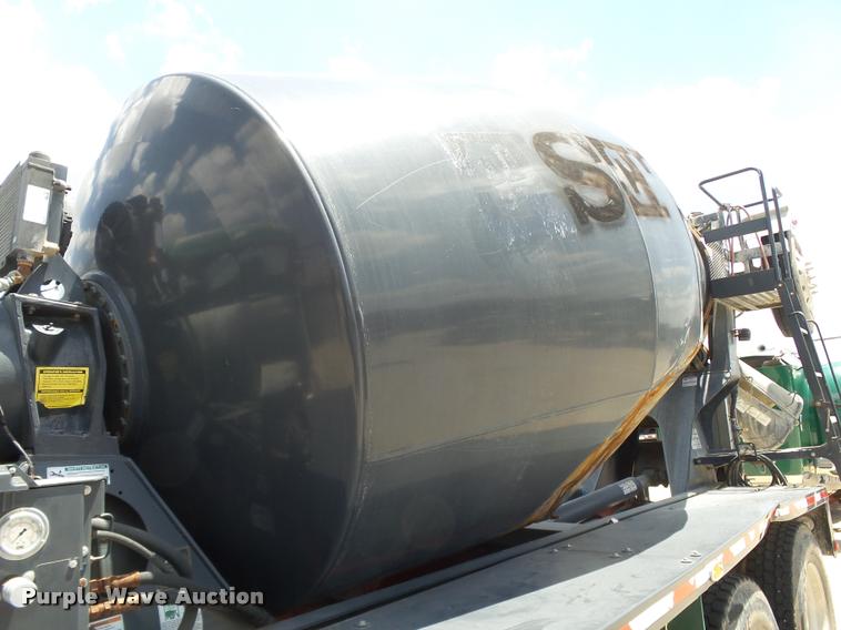 image for item DB4077 2015 Peterbilt 365 ready mix truck