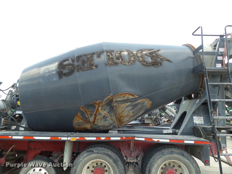 image for item DB4077 2015 Peterbilt 365 ready mix truck