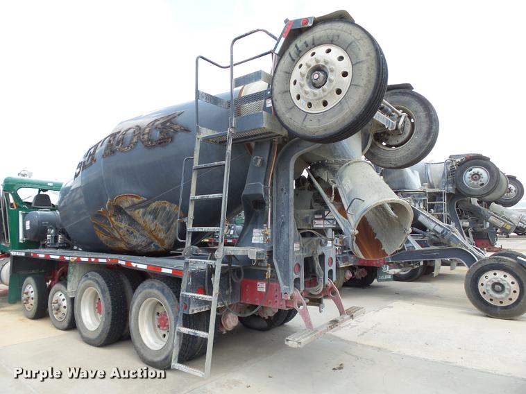 image for item DB4077 2015 Peterbilt 365 ready mix truck