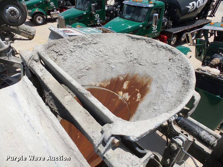 image for item DB4077 2015 Peterbilt 365 ready mix truck