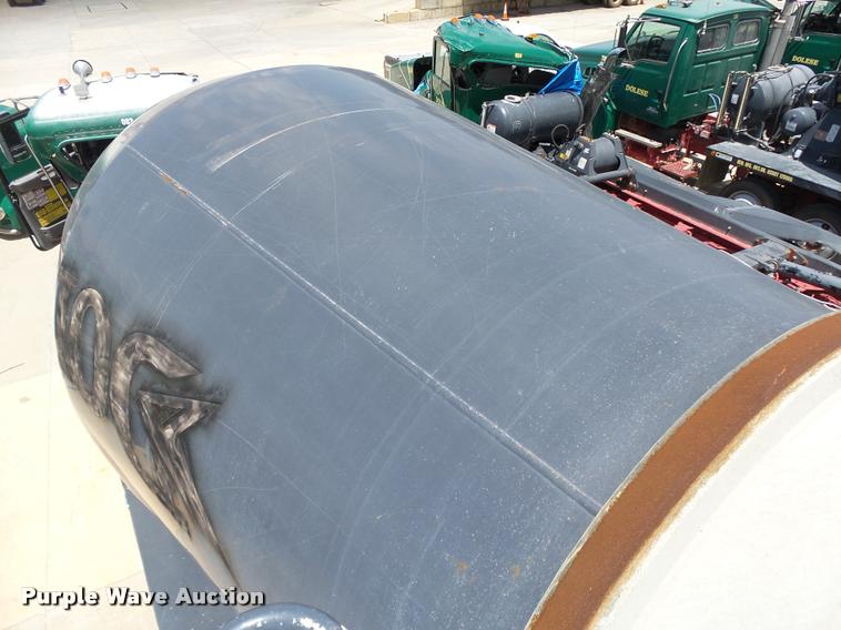 image for item DB4077 2015 Peterbilt 365 ready mix truck