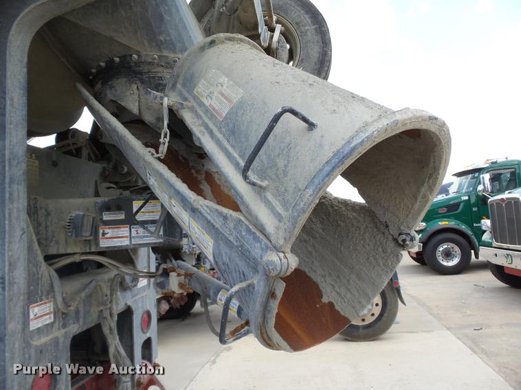 image for item DB4077 2015 Peterbilt 365 ready mix truck