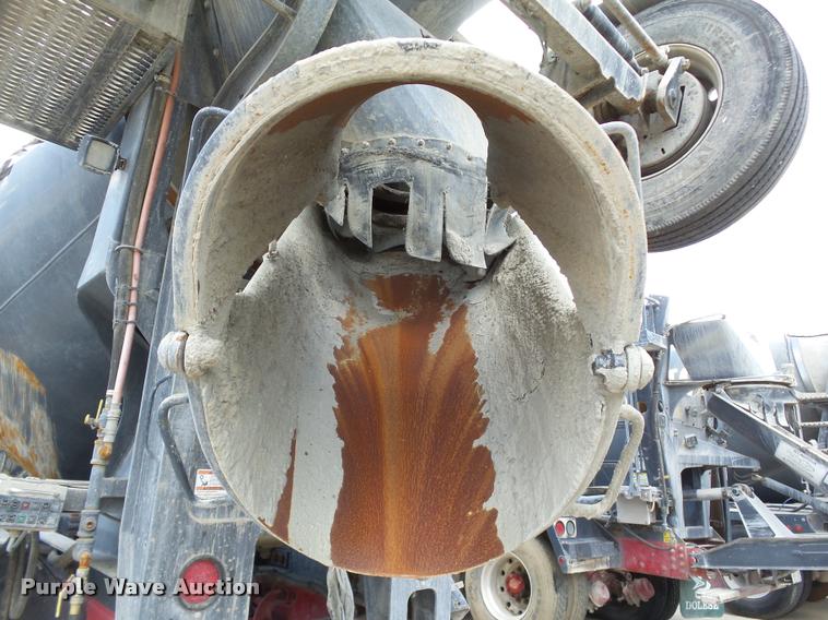 image for item DB4077 2015 Peterbilt 365 ready mix truck