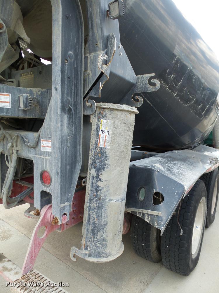 image for item DB4077 2015 Peterbilt 365 ready mix truck