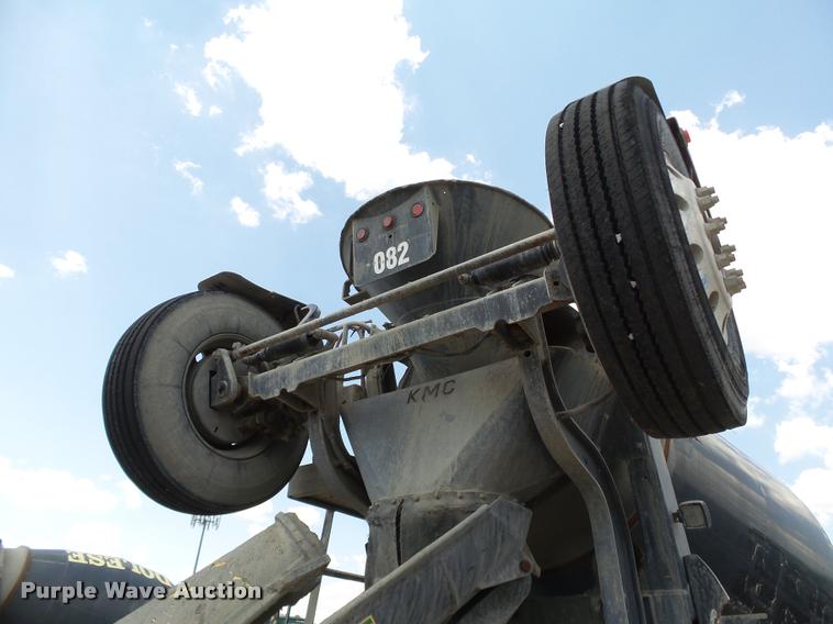 image for item DB4077 2015 Peterbilt 365 ready mix truck