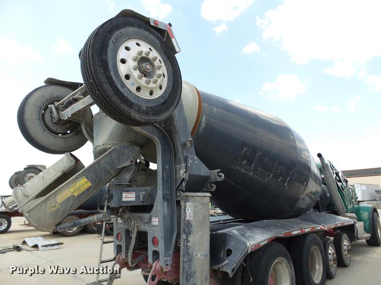 image for item DB4077 2015 Peterbilt 365 ready mix truck