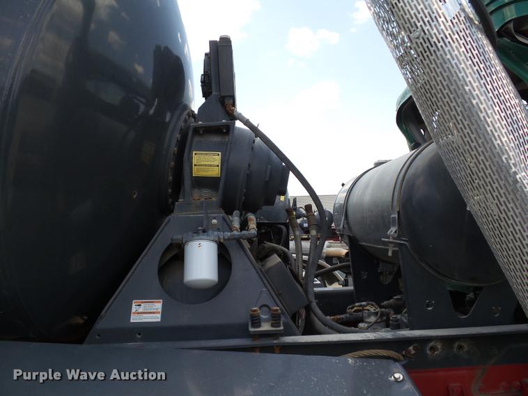 image for item DB4077 2015 Peterbilt 365 ready mix truck