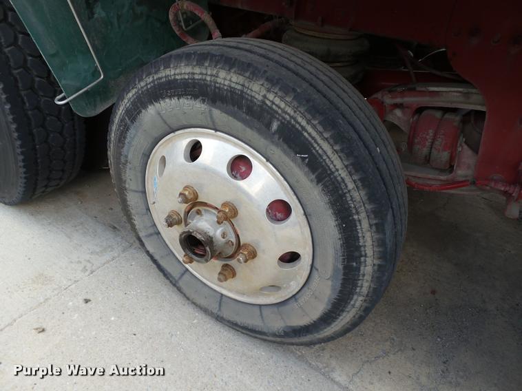 image for item DB4077 2015 Peterbilt 365 ready mix truck