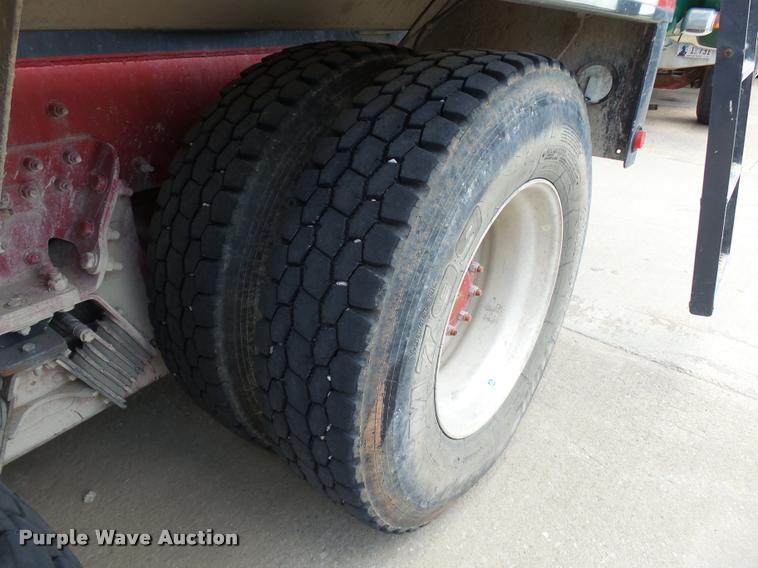 image for item DB4077 2015 Peterbilt 365 ready mix truck