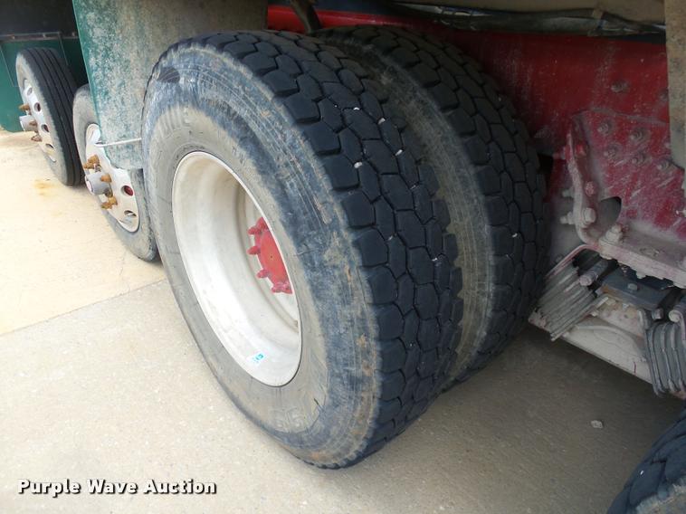 image for item DB4077 2015 Peterbilt 365 ready mix truck