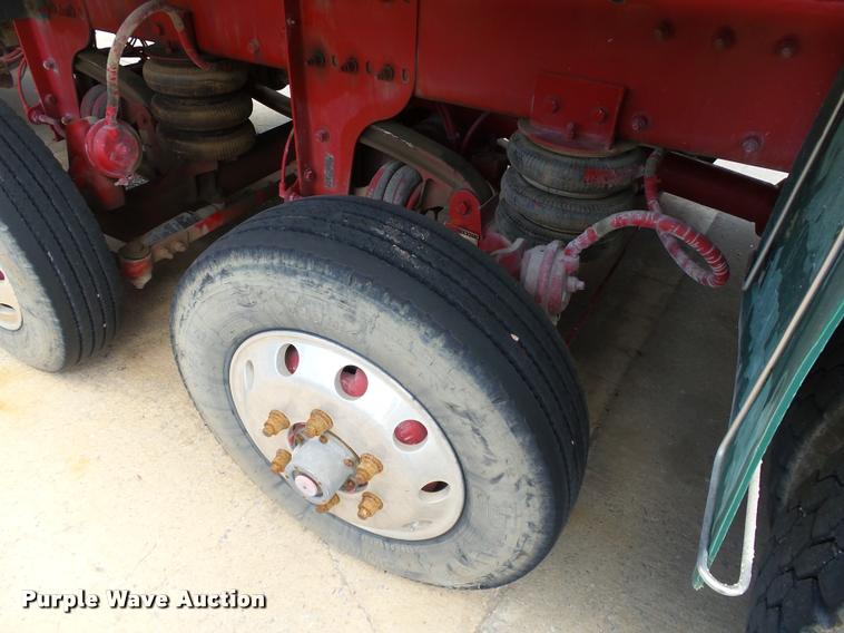 image for item DB4077 2015 Peterbilt 365 ready mix truck