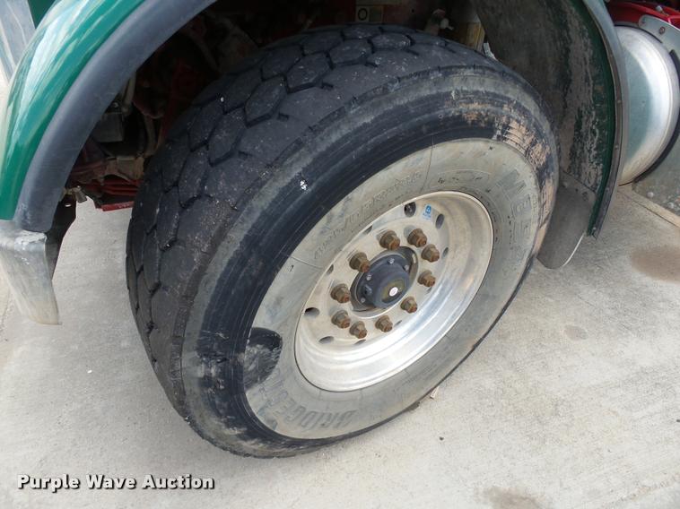 image for item DB4077 2015 Peterbilt 365 ready mix truck