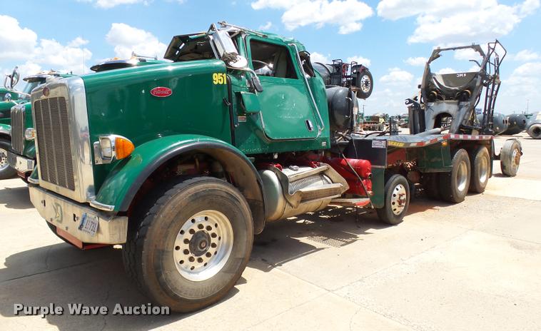 image for item DB4078 2013 Peterbilt 365 ready mix truck