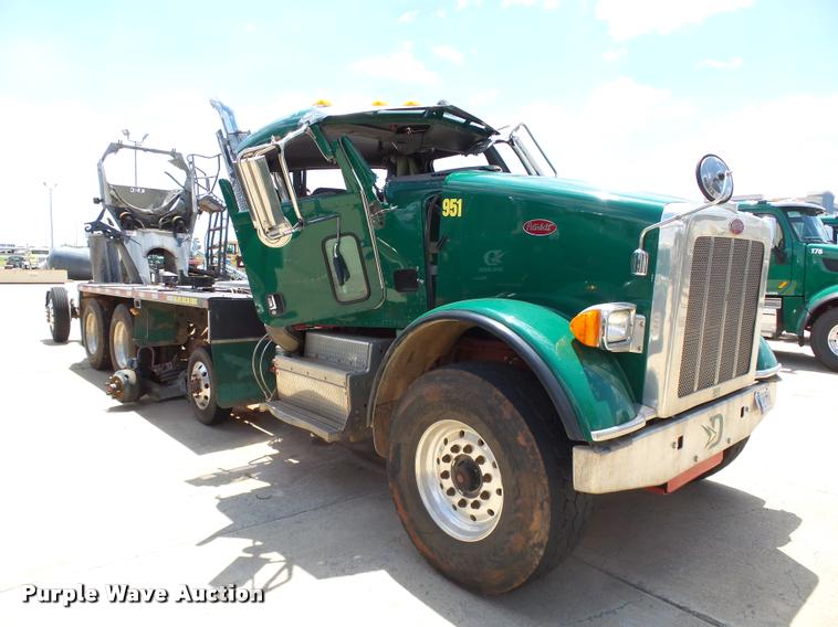 image for item DB4078 2013 Peterbilt 365 ready mix truck