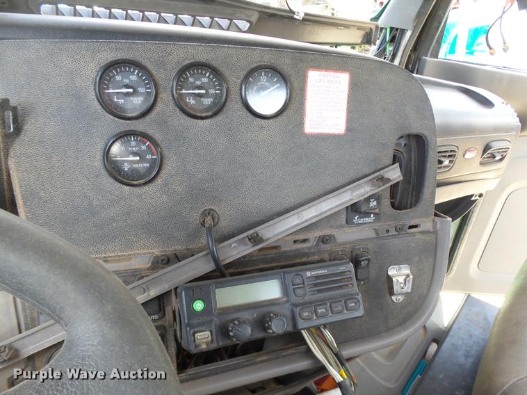 image for item DB4078 2013 Peterbilt 365 ready mix truck