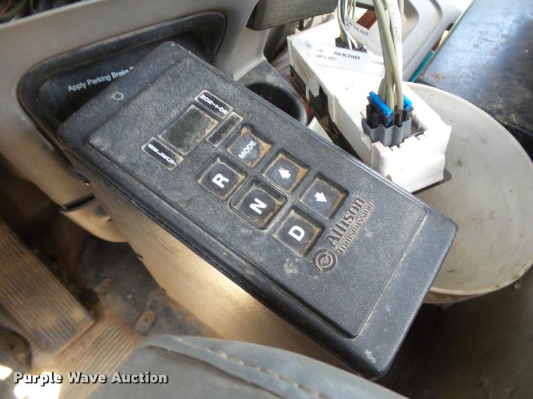 image for item DB4078 2013 Peterbilt 365 ready mix truck