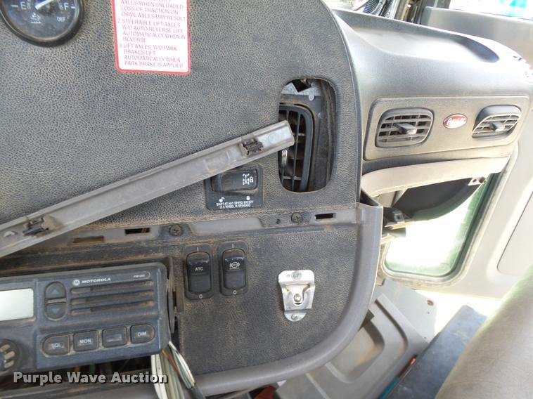 image for item DB4078 2013 Peterbilt 365 ready mix truck