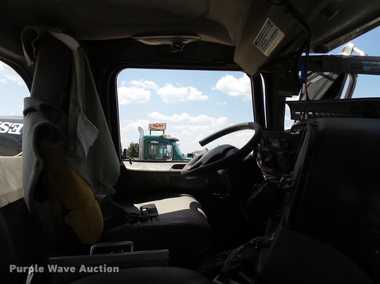 image for item DB4078 2013 Peterbilt 365 ready mix truck