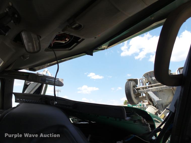 image for item DB4078 2013 Peterbilt 365 ready mix truck