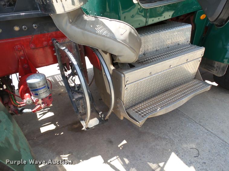 image for item DB4078 2013 Peterbilt 365 ready mix truck