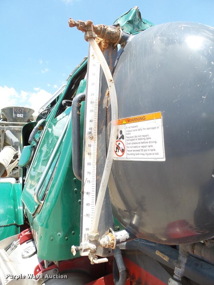 image for item DB4078 2013 Peterbilt 365 ready mix truck