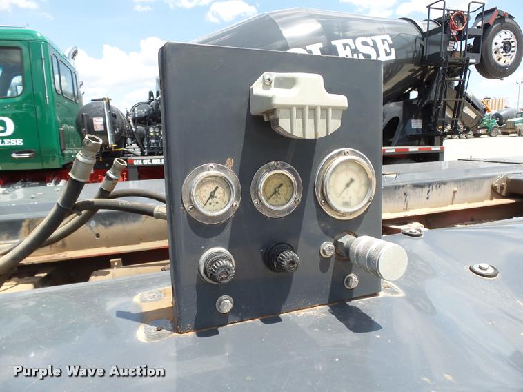 image for item DB4078 2013 Peterbilt 365 ready mix truck