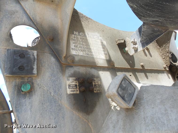 image for item DB4078 2013 Peterbilt 365 ready mix truck