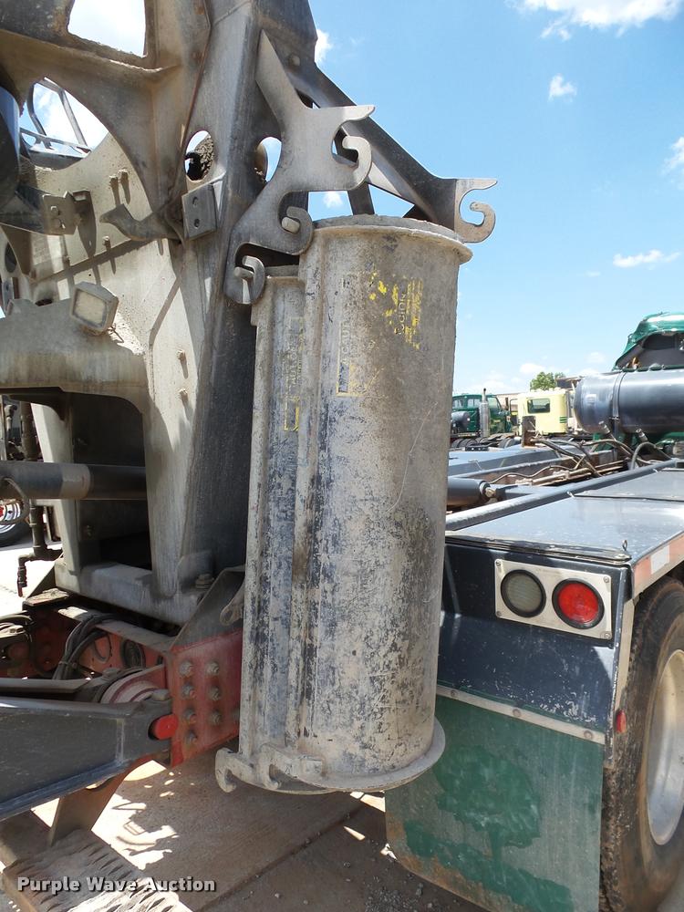 image for item DB4078 2013 Peterbilt 365 ready mix truck