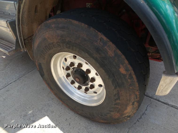 image for item DB4078 2013 Peterbilt 365 ready mix truck