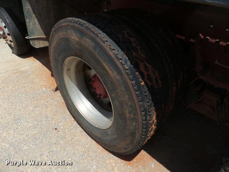 image for item DB4078 2013 Peterbilt 365 ready mix truck