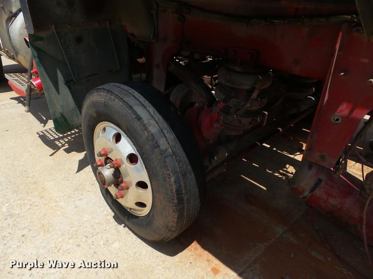 image for item DB4078 2013 Peterbilt 365 ready mix truck