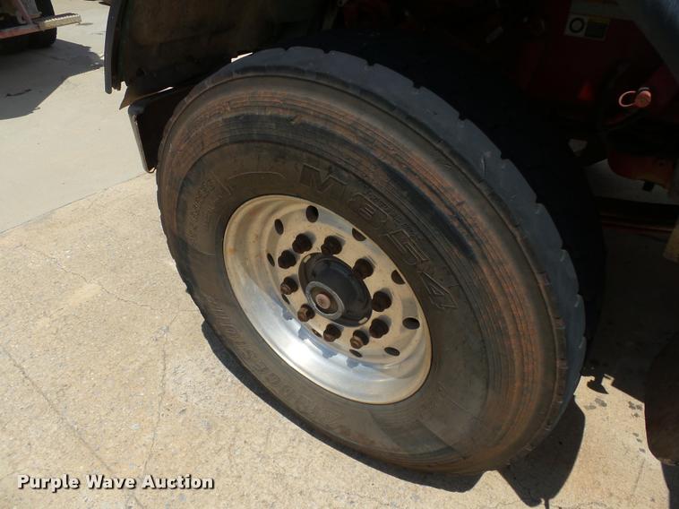 image for item DB4078 2013 Peterbilt 365 ready mix truck