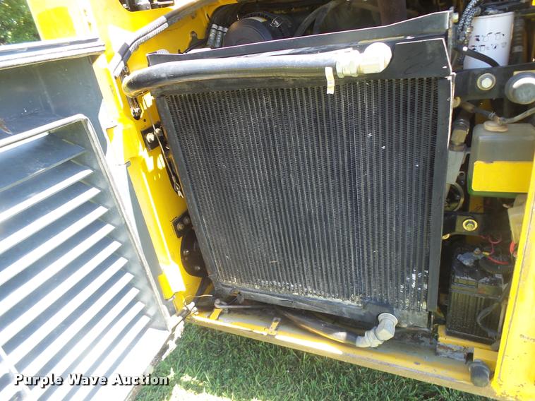 image for item DB5839 2010 Gehl CTL75 skid steer