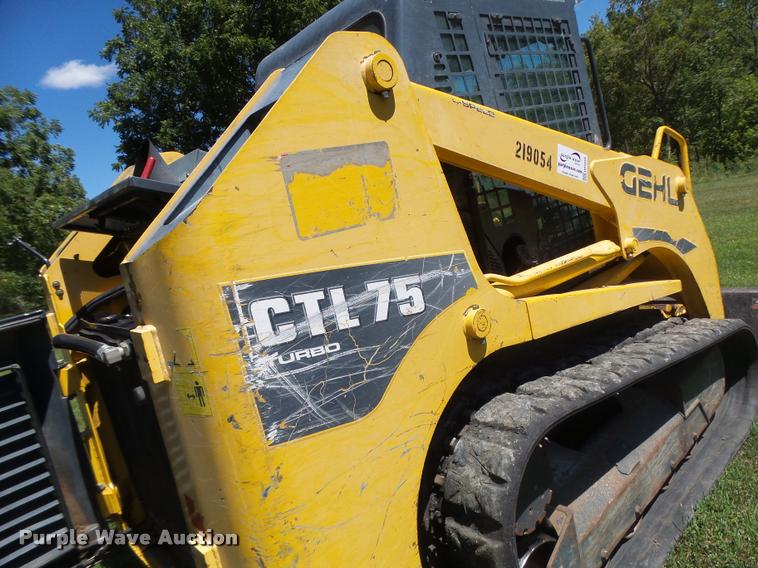 image for item DB5839 2010 Gehl CTL75 skid steer