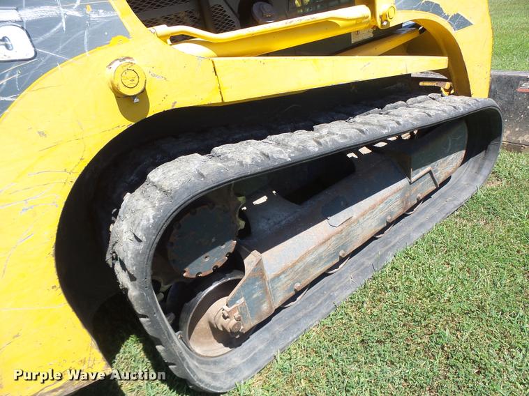 image for item DB5839 2010 Gehl CTL75 skid steer