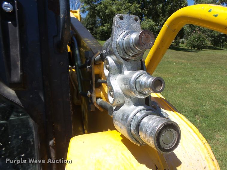 image for item DB5839 2010 Gehl CTL75 skid steer