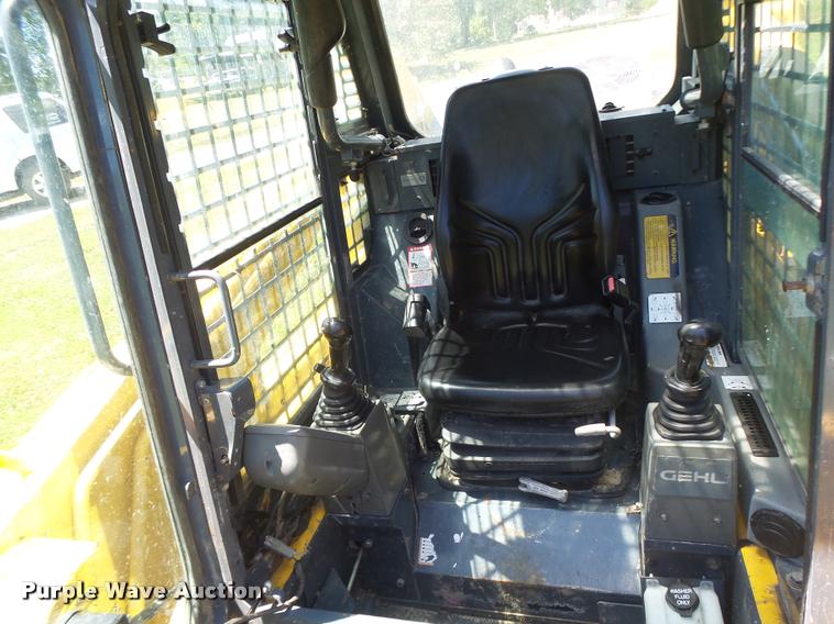 image for item DB5839 2010 Gehl CTL75 skid steer