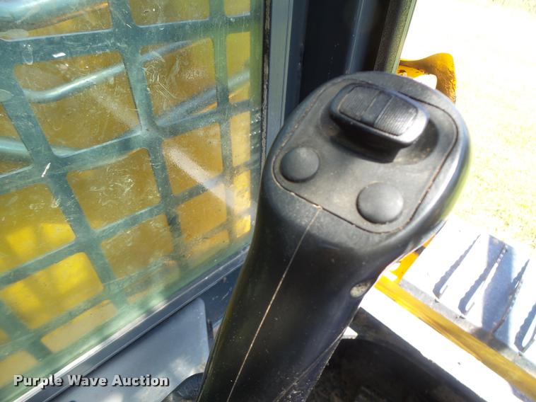 image for item DB5839 2010 Gehl CTL75 skid steer