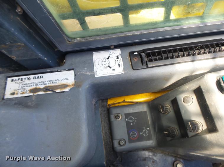 image for item DB5839 2010 Gehl CTL75 skid steer